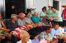 Sự thật về đoàn từ thiện trao tiền tỷ cho hộ nghèo ở Cao Bằng